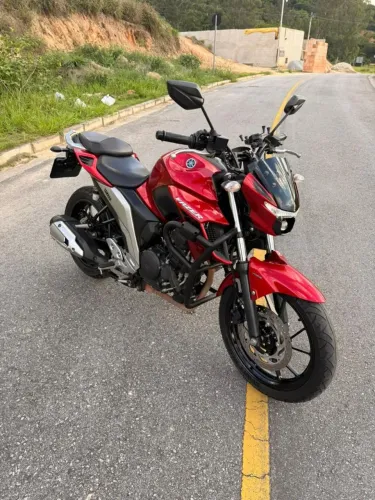 Fazer 250 Fz25 moto muito linda e conservada com protetor de carenagem chapam e pneus nov