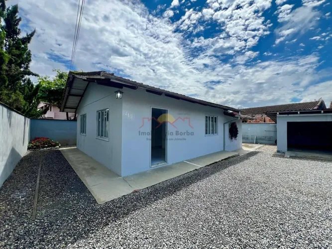 CASA COM 02 DORMITÓRIOS NO FLORESTA!