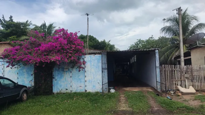 Aluga-se casa no Candeias