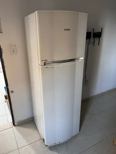 Geladeira para conserto ou reaproveitamento de peças