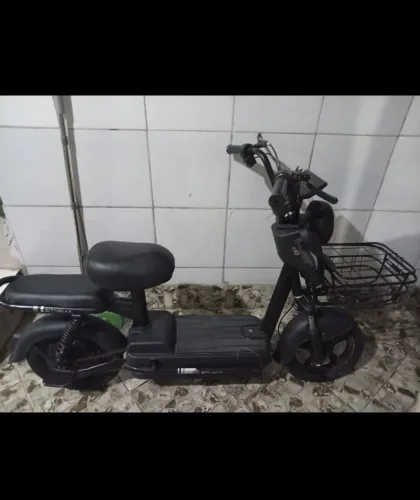 Moto elétrica em bom estado pouco usada