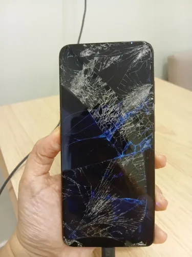 Motorola E22, 128 gb, tela trincada