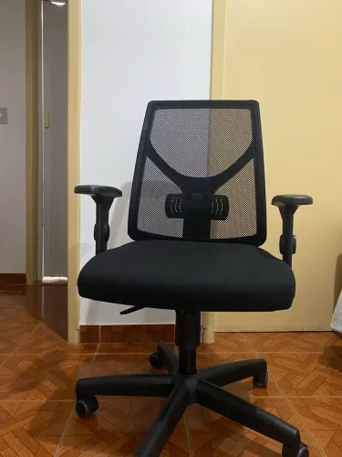 Cadeira giratória de telinha