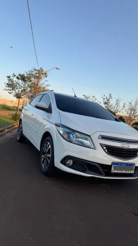 Chevrolet Onix Hatch LTZ 1.4 8V Flex Power Mec. 4P 2015