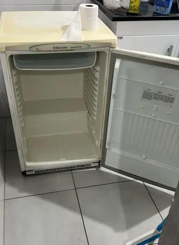 Frigobar 127V - Usado 