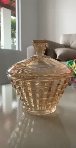 Bomboniere de vidro com tampa - elegante e versátil