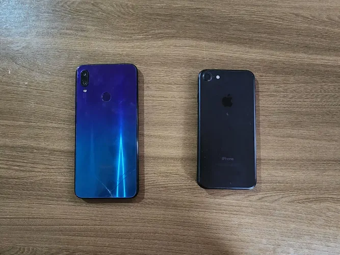 Lote com 2 celulares