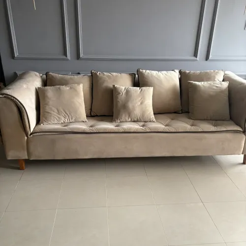 Sofá Vancouver Lar Shopping Bege Estilo Clássico 4 Lugares e múltiplas almofadas