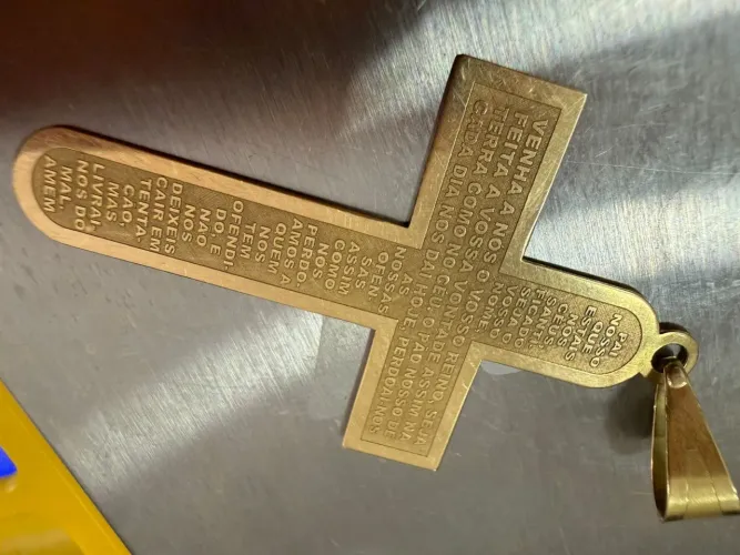 Pingente Cruz de ouro 3.21g 18k procedência garantia eterna