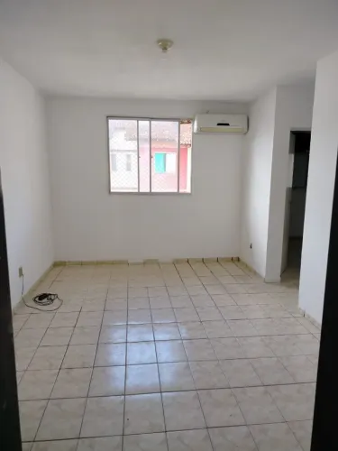 Aluga-se! Condomínio Sol de Verão! Excelente localização. Apartamento 2/4 com Garagem