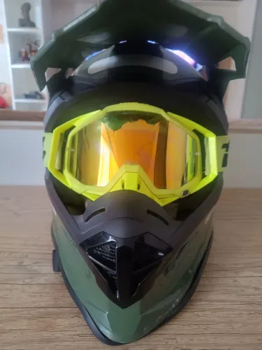 Capacete estilo Motocross com óculos 