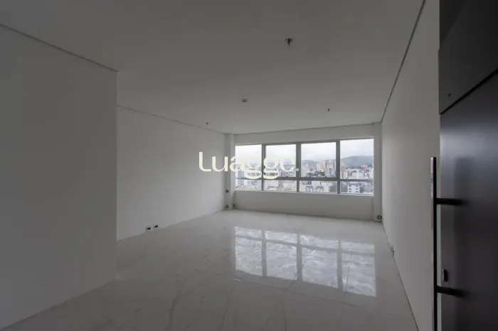 Sala comercial no bairro Santana.