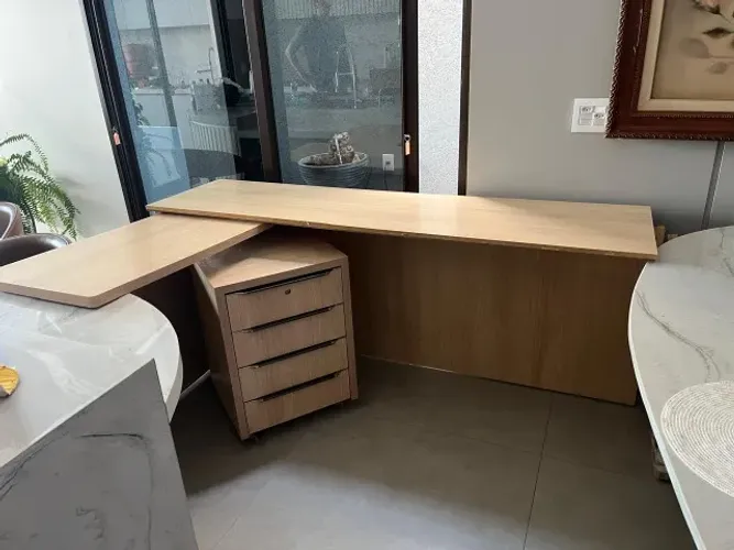 Movél Planjeado: Escrivaninha em MDF com Gaveteiro com 4 Gavetas