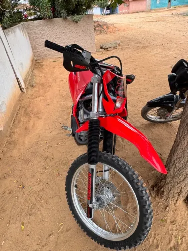 CRF 250f - único dono, estado de nova. Usada apenas em estada plana.