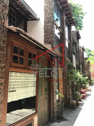Casa de Vila - Triplex / Residencial / Laranjeiras