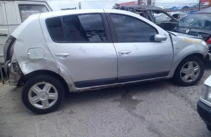 Renault Sandero 12 para retirada de peças.