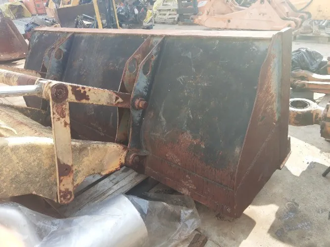 Caçamba frontal ou ?pá?Retroescavadeira New Holland LB90 ou FB80 p/n *