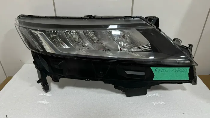 Farol Outlander 2022 a 2024 direito 