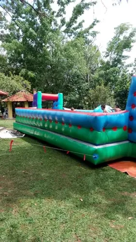 Aluguel de Brinquedos e Infláveis Barracas de Pipoca e Algodão Doce.