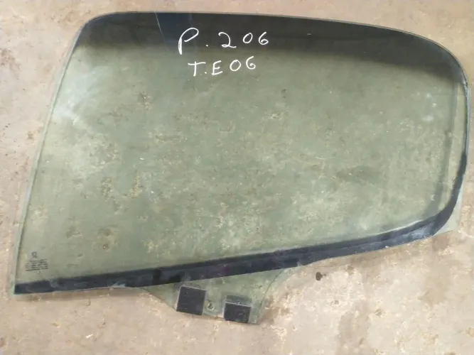 Vidro traseiro esquerdo Peugeot 206 2006