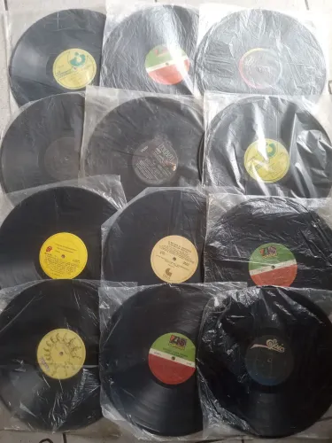 DISCOS DE VINIL SEM CAPAS Valores Na Descrição