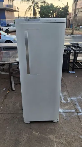 GELADEIRA ELECTROLUX FROST FREE SEMI-NOVA