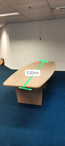 Mesa de escritório marrom claro