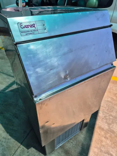 Máquina de Gelo Everest Automática 220V