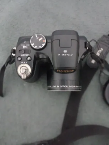 Câmera Digital Fujifilm FinePix S1800