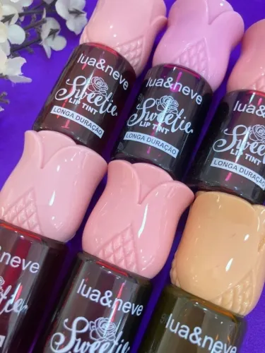 Lindo lip Tint em formato de Rosa  Sweetie - Lua&Neve de Longa Duração.