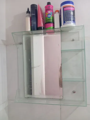 Armário de banheiro com espelho