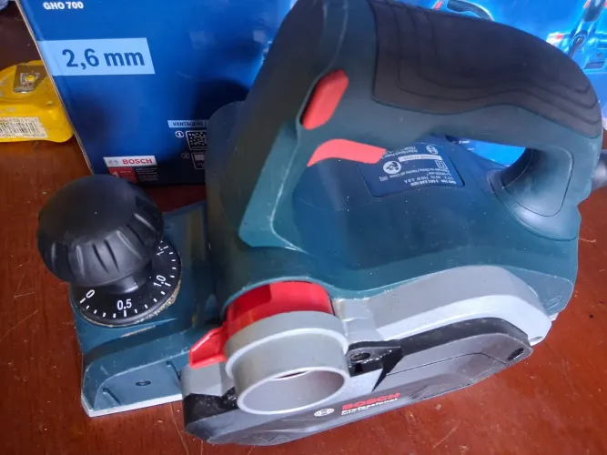 Plaina elétrica BOSCH GHO 700