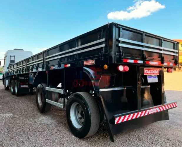 Carreta Grade Baixa Facchini 2 eixos 2004  