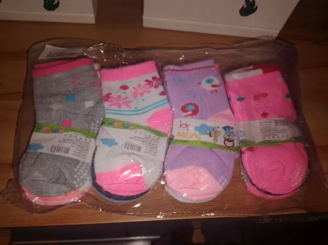 Vendo 12 pares de meia bebê novas motivo da venda: N serviu pra minha filha 