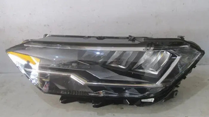 Farol Volkswagen Jetta 2019 2020 Led 22073052