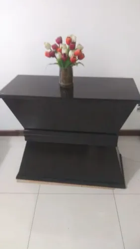 Base nesa serve como aparador ou colocando um vidro para mesa
