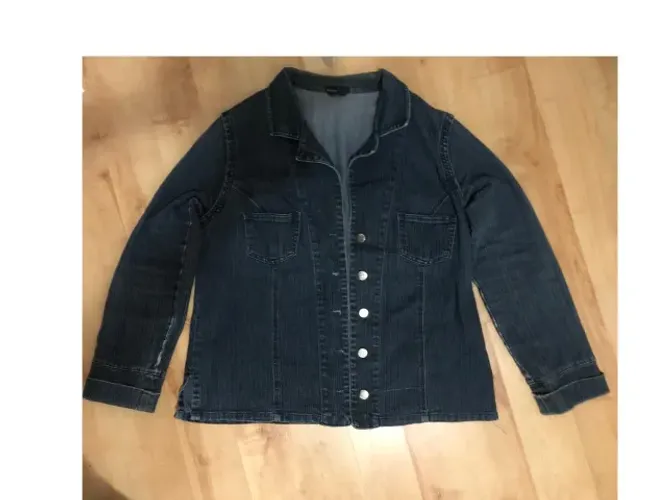 Jaqueta jeans com textura plus