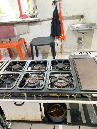 Fogão industrial 6 Bocas - Pra vender logo R$: 700,00