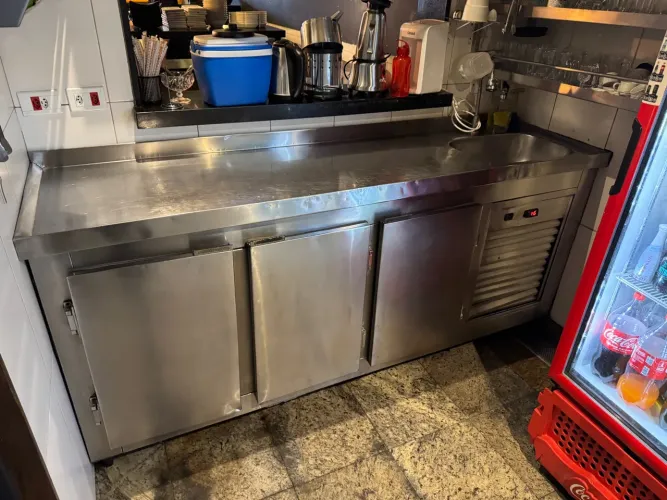 Balcão Refrigerado 225x100 com pia 3 portas 
