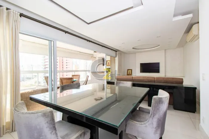 Apartamento mobiliado à venda em Perdizes com 3 suites e 3 vagas