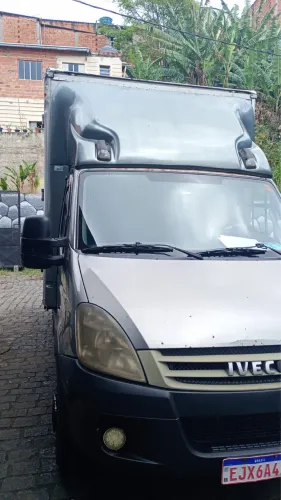 Iveco 2011 com baú e plataforma único dono
