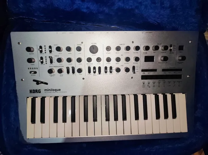 Korg Minilogue Sintetizador Analógico + Bang