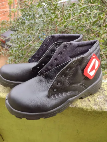 Bota bico de aço Bracol 42 Nova 