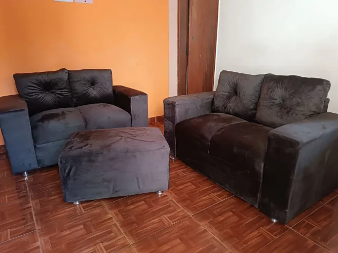 Conjunto de sofá 2 e 3 lugares com puff