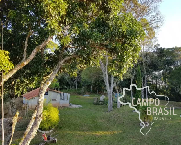 Linda chácara, apenas 4 km do asfalto.