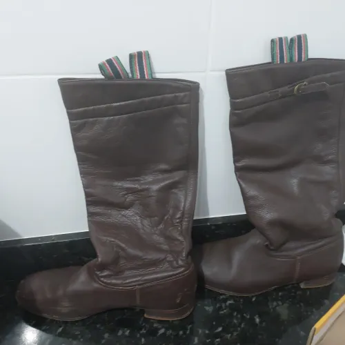 Botas de couro marrom