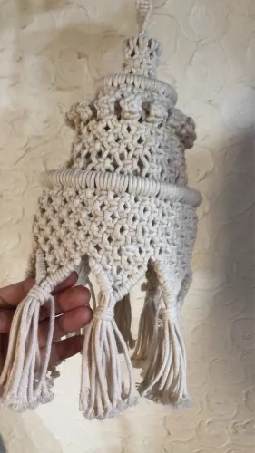 Luminária de macramê