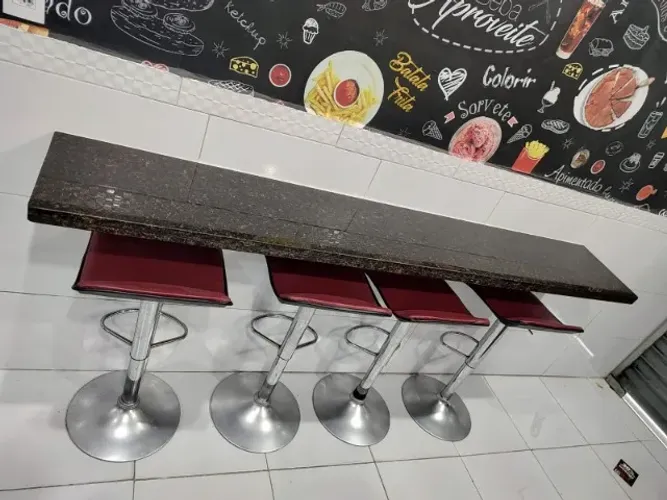 Banquetas estofadas vermelhas