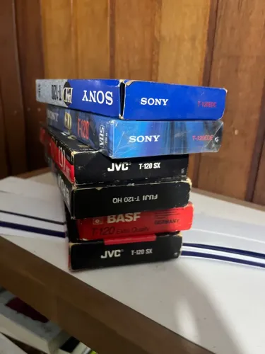 Fitas de vídeo cassete gravadas