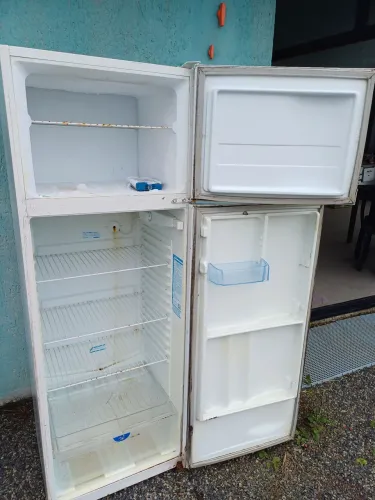 Geladeira para retirar hj até as 16h